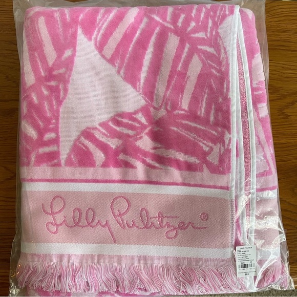 Lilly Pulitzer Jacquard Beach Towel Let’s Go Bananas Conch Shell Pink - Picture 1 of 5